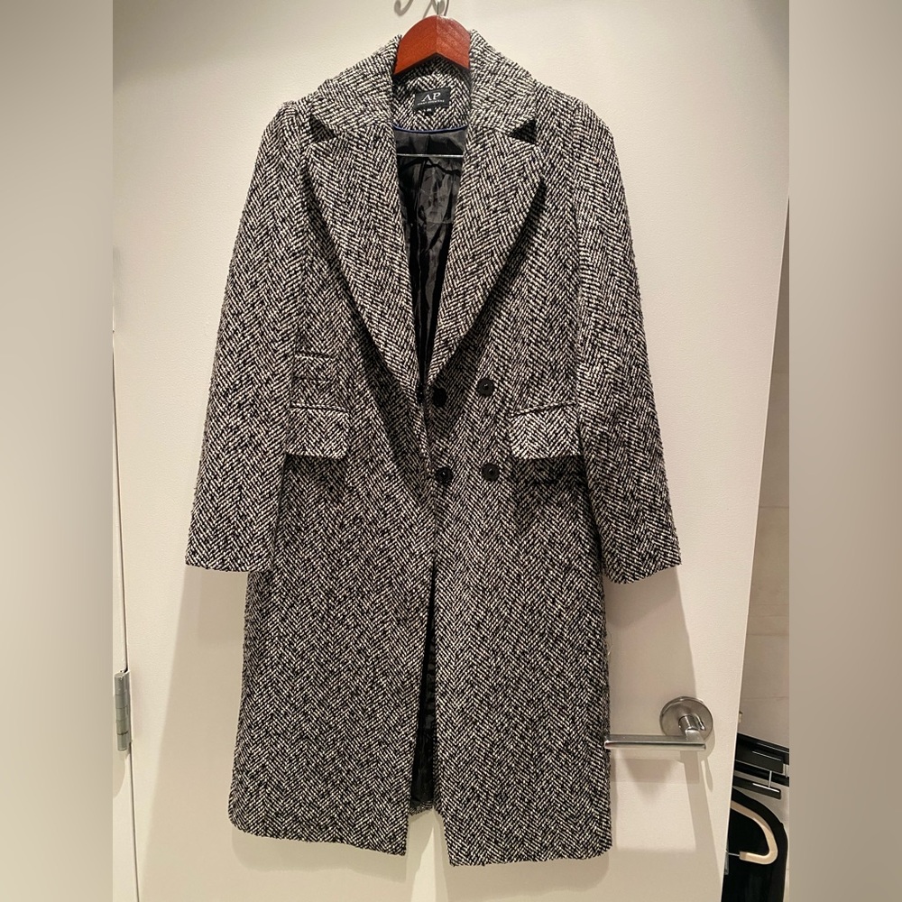Long coat in black and white